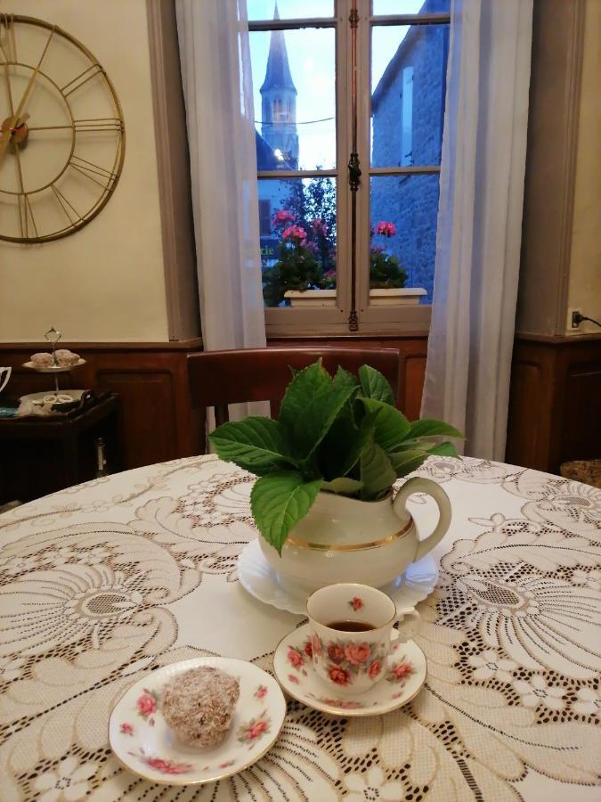 Вилла La Petite Maison Des Artiste Saint-Sulpice-les-Feuilles Экстерьер фото